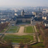 Le_Conseil_Régional_de_Basse-Normandie_et_lAbbaye_aux_Hommes._Photo_aérienne_François_Monier_.jpg