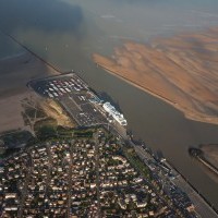 Terminal_ferries_Ouistreham._photo_aérienne_Septième_Ciel_Images_._François_Monier_déc_._2013_.JPG