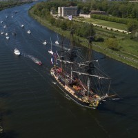 lHermione_devant_le_château_de_Bénouville_11.JPG