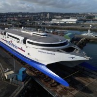 le_Normandy_Express_en_cale_sèche_dans_le_port_de_Cherbourg._Photo_aérienne_François_Monier_._Septième_Ciel_Images_._octobre_2017_.jpg