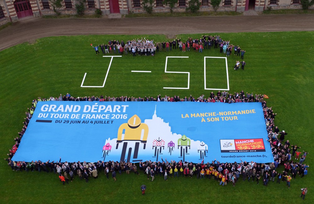 Départ_du_Tour_J-50_Haras_de_St_Lô.jpg