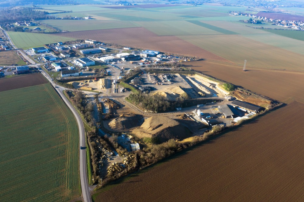 Le_site_de_production_dagrégats_recyclés_SBV_à_Bretteville-sur-laize,_janvier_20221.jpg