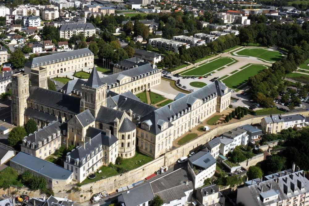 Parc_du_Conseil_régional_à_Caen1.jpg